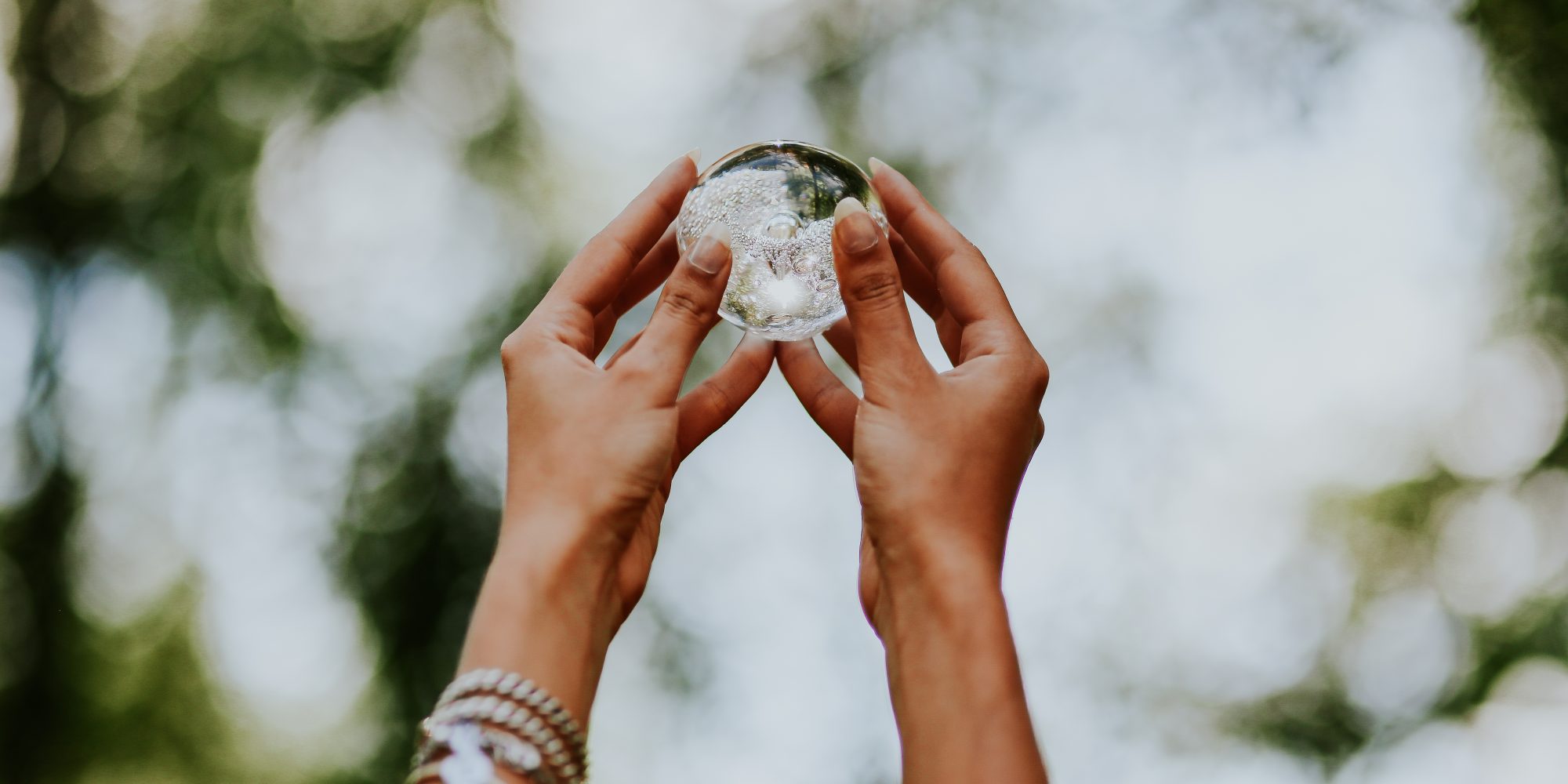 kaboompics_Woman with a little crystal ball